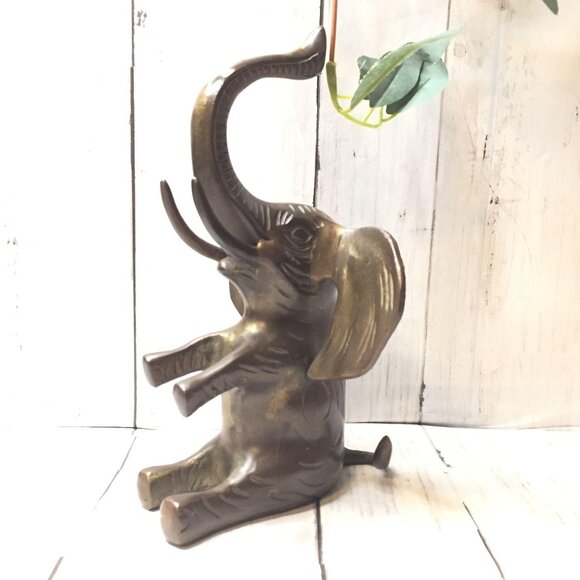 Large Sitting Brass Elephant Brutalist Carved India Trump Up Large Ears Long Tru - Picture 3 of 13